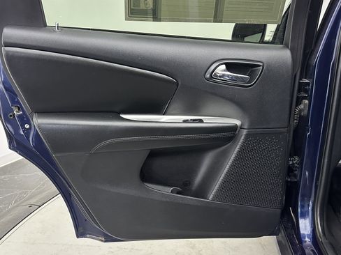 Used 2018 Dodge Journey SE image 24