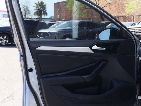 Used 2019 Volkswagen Jetta SE image 32