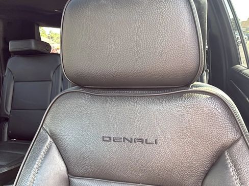 Used 2021 GMC Yukon XL Denali AWD/4WD image 17