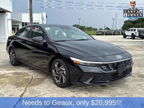 Used 2025 Hyundai Elantra SEL FWD image 2