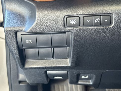 Used 2021 Lexus IS 300 RWD image 34