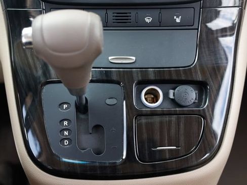 Used 2011 Kia Sedona EX w/ Luxury Pkg FWD image 41