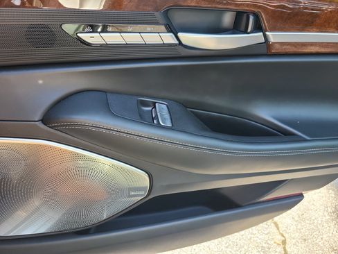 Used 2018 Genesis G90 5.0 Ultimate RWD image 19