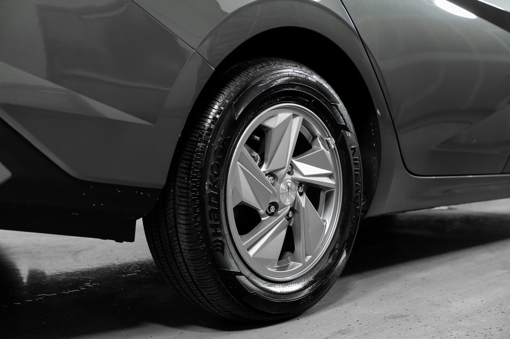 Certified 2026 Hyundai Elantra SE FWD image 8