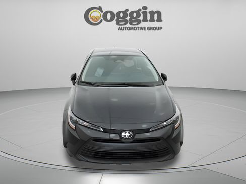 Used 2025 Toyota Corolla LE image 29