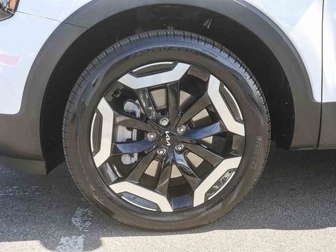 Used 2023 Kia Telluride EX w/ EX Captain's Chair Package image 13