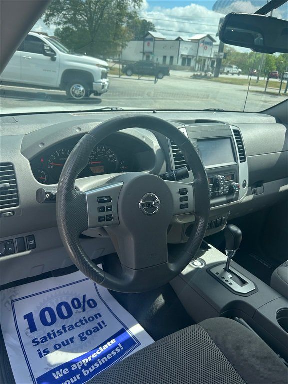 Used 2021 Nissan Frontier SV w/ Midnight Edition Floor Mats RWD image 9