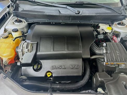 Used 2010 Chrysler Sebring Limited image 29