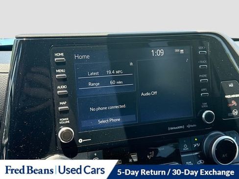 Used 2021 Toyota Highlander XLE AWD/4WD image 16