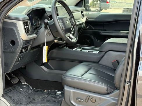 New 2024 Ford Expedition XLT image 7