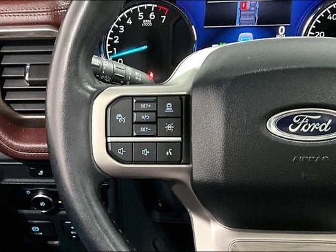 Used 2024 Ford Expedition Limited image 11