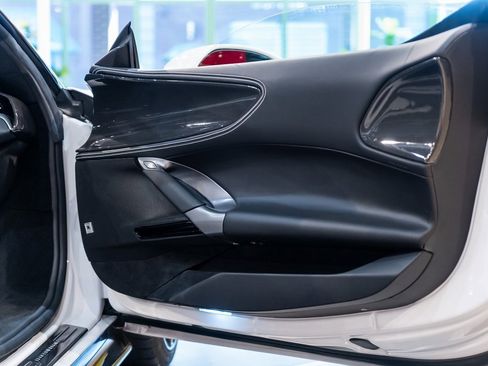 Used 2025 Ferrari SF90 Spider image 40