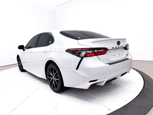 Used 2022 Toyota Camry SE FWD image 12