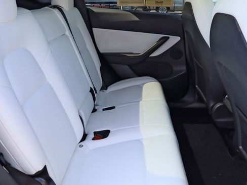 Used 2021 Tesla Model Y Long Range AWD/4WD image 24