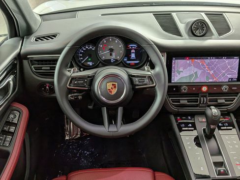 Certified 2025 Porsche Macan S AWD/4WD image 15