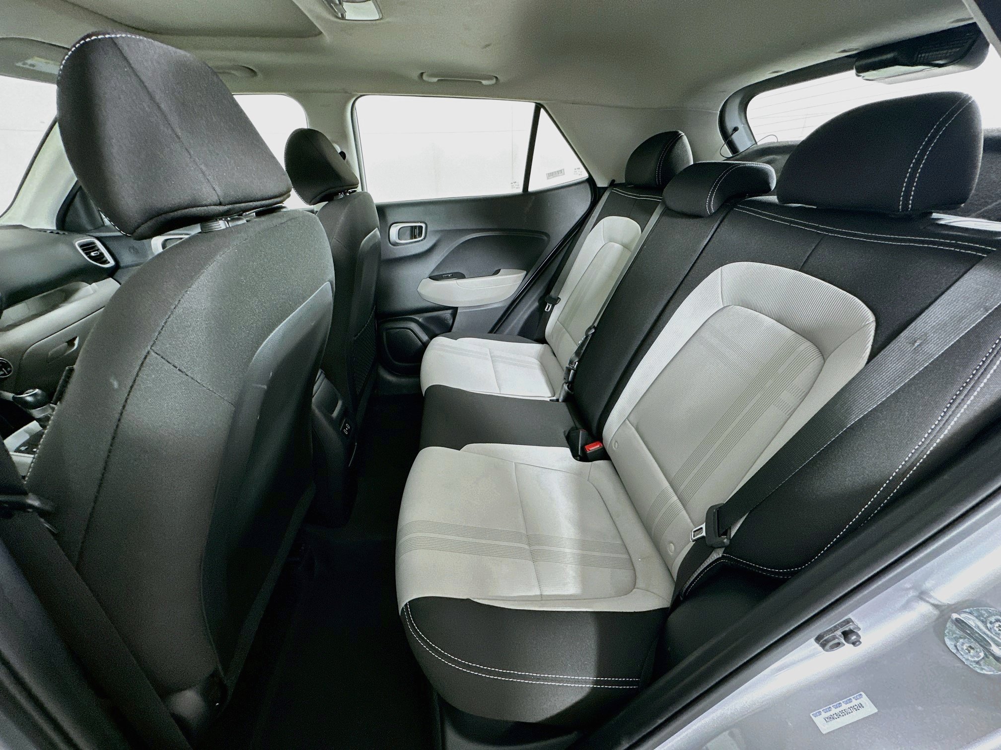 Used 2025 Hyundai Venue SEL FWD image 27