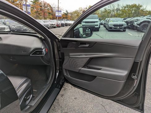 Used 2017 Jaguar XE Premium image 17