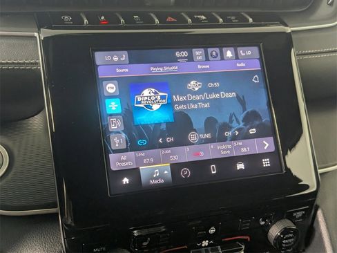 New 2025 Jeep Grand Cherokee Altitude image 23