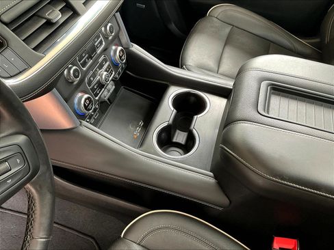 Used 2023 GMC Yukon SLT AWD/4WD image 18