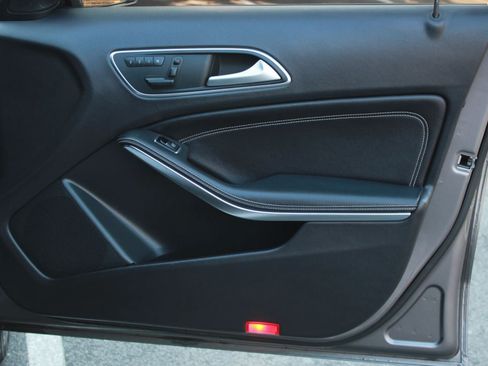 Used 2015 Mercedes-Benz GLA 250 image 18