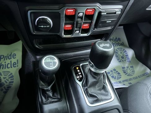 Used 2022 Jeep Wrangler Unlimited Sport AWD/4WD image 23
