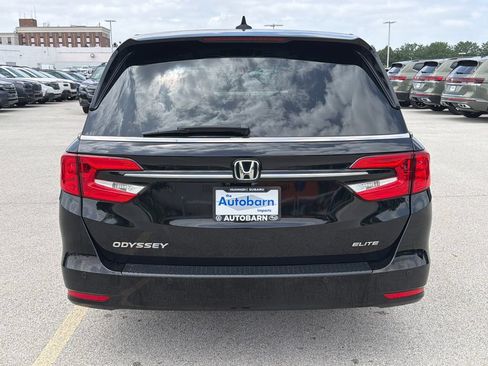 Used 2023 Honda Odyssey Elite image 5