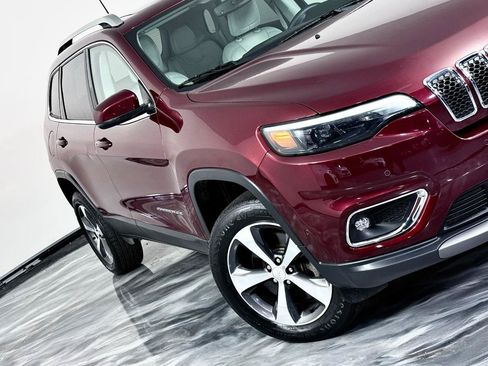 Used 2019 Jeep Cherokee Limited w/ Luxury Group AWD/4WD image 4