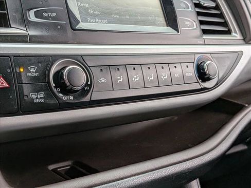 Used 2016 Toyota Highlander LE image 15