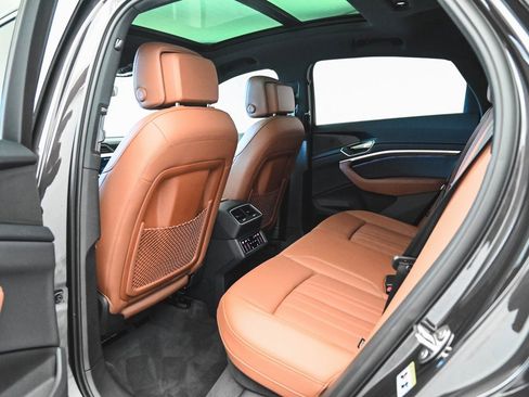 Used 2024 Audi Q8 e-tron Premium Plus w/ Premium Plus Package image 31