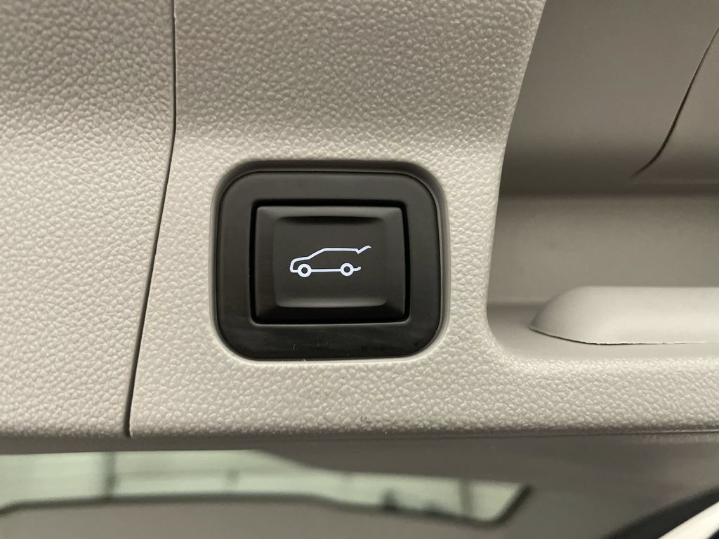 Used 2023 GMC Acadia SLT w/ Preferred Package FWD image 32