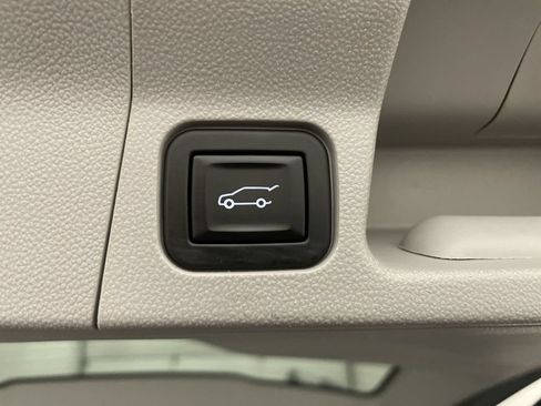 Used 2023 GMC Acadia SLT w/ Preferred Package FWD image 32