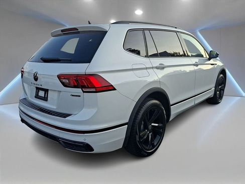 Used 2024 Volkswagen Tiguan SE R-Line AWD/4WD image 4