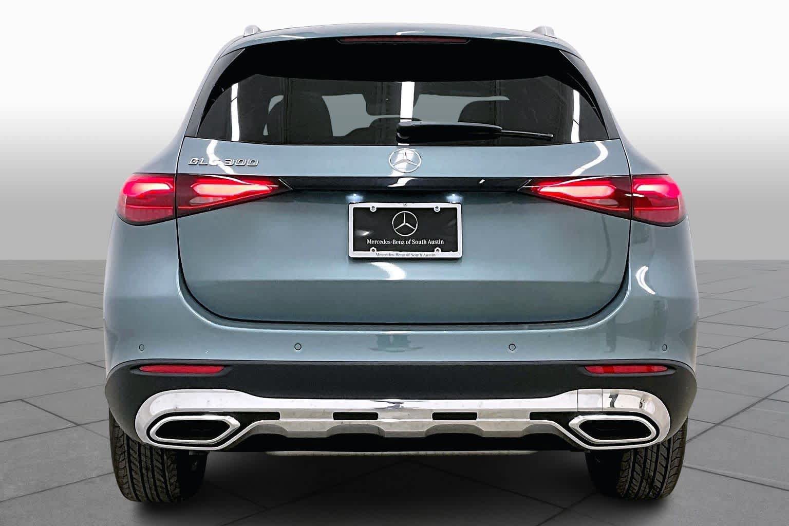 Used 2026 Mercedes-Benz GLC 300 image 4