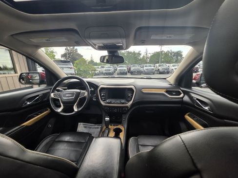 Used 2017 GMC Acadia Denali w/ Technology Package AWD/4WD image 5