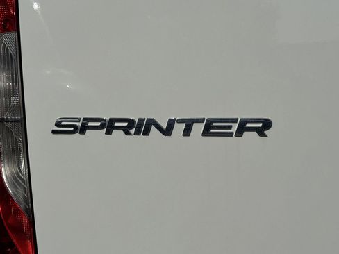 Used 2024 Mercedes-Benz Sprinter 2500 image 10