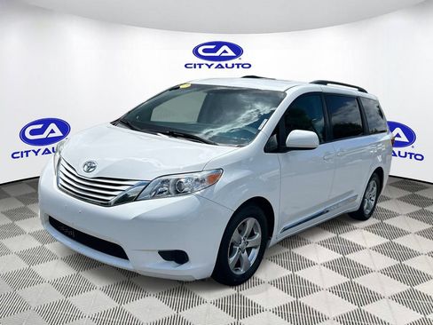 Used 2017 Toyota Sienna LE FWD image 10