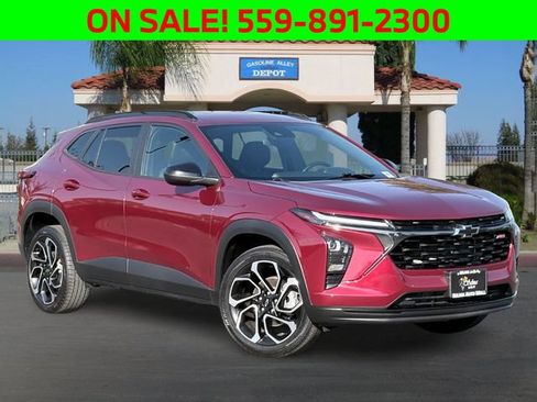 Used 2024 Chevrolet Trax RS FWD image 1