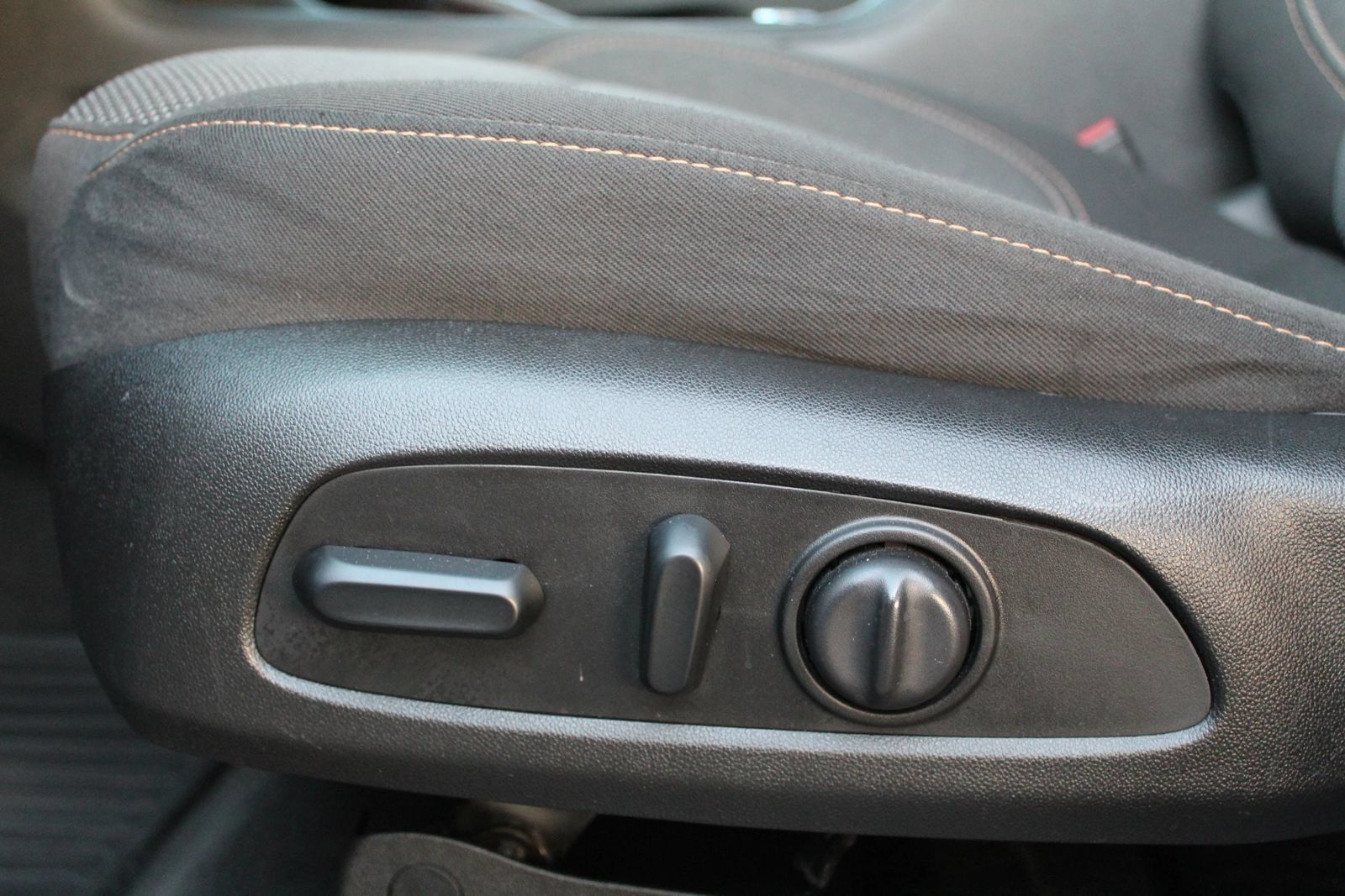 Used 2019 Chevrolet Traverse LT FWD image 31