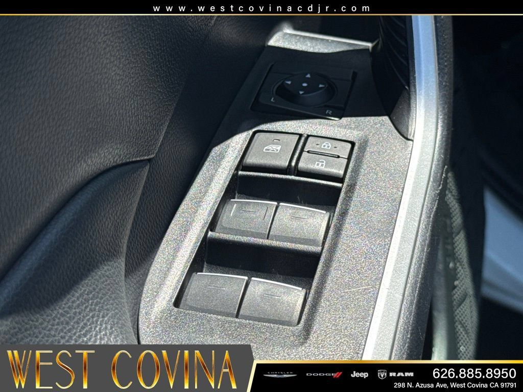Used 2024 Toyota RAV4 XLE FWD image 20