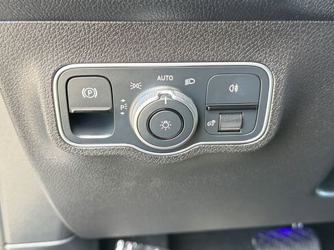 Used 2023 Mercedes-Benz EQB 300 4MATIC image 24