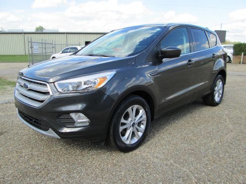 Used 2017 Ford Escape SE image 1