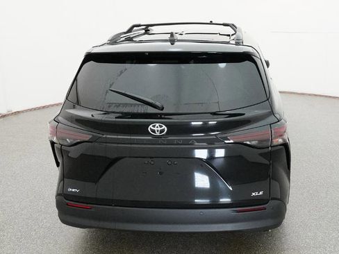 New 2026 Toyota Sienna XLE FWD image 18