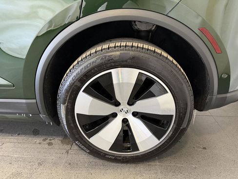 Certified 2025 Porsche Macan Electric image 11