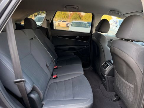 Used 2019 Kia Sorento AWD V6 w/ LX V6 Convenience Package image 19
