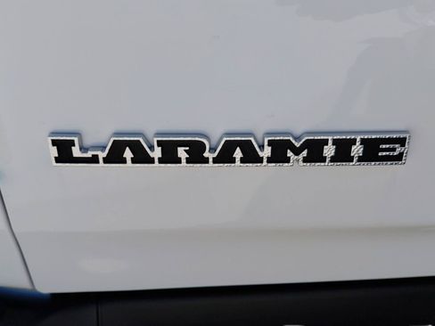 New 2026 RAM 1500 Laramie AWD/4WD image 19