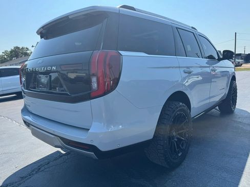 Used 2025 Ford Expedition Platinum AWD/4WD image 3