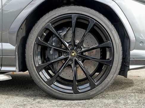 Used 2019 Lamborghini Urus Base image 12