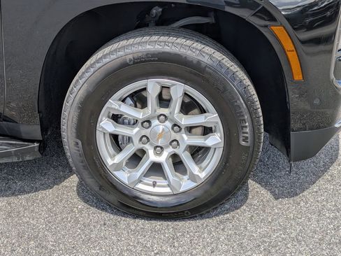 Certified 2025 Chevrolet Suburban LT RWD image 10