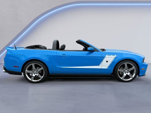 Used 2010 Ford Mustang GT RWD image 2