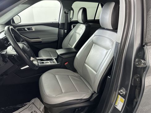 Used 2021 Ford Explorer XLT w/ Equipment Group 202A RWD image 11